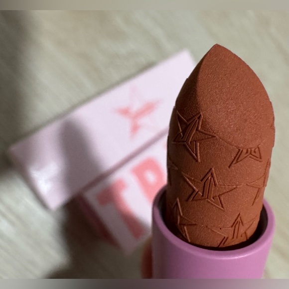 New in Box Jeffree Star “Wyoming Iced Tea” SOLD OUT Velvet Trap Lipstick - Picture 1 of 14